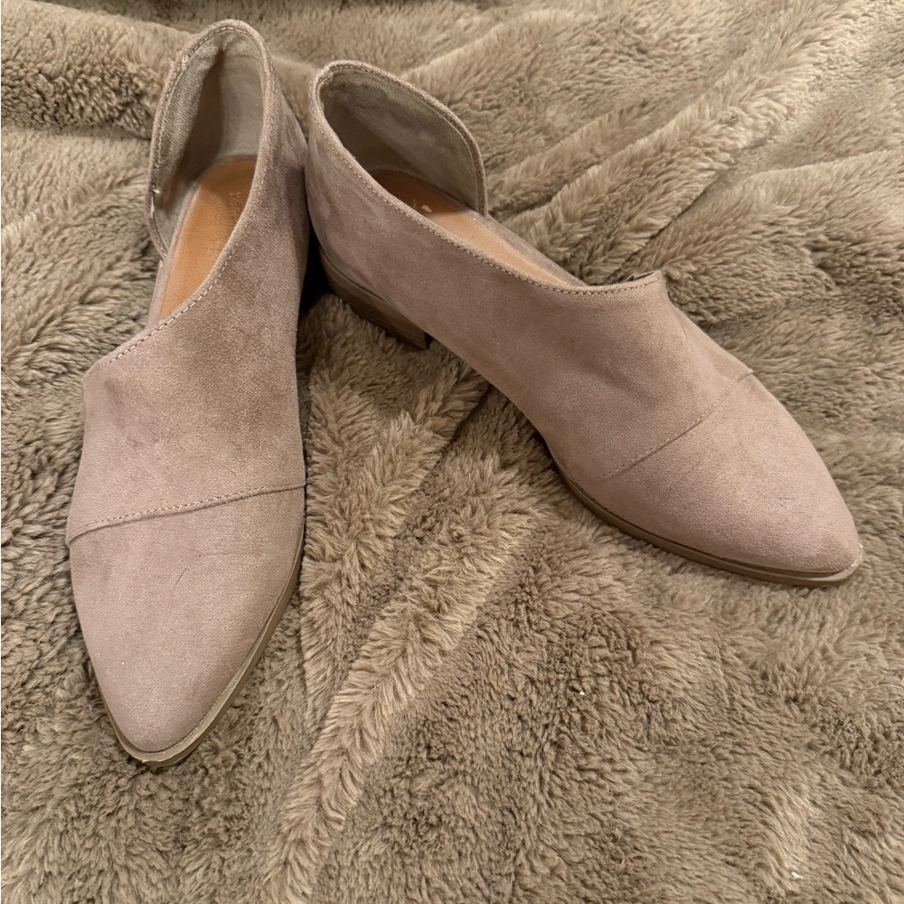 Elegant Women's Suede Shoes
